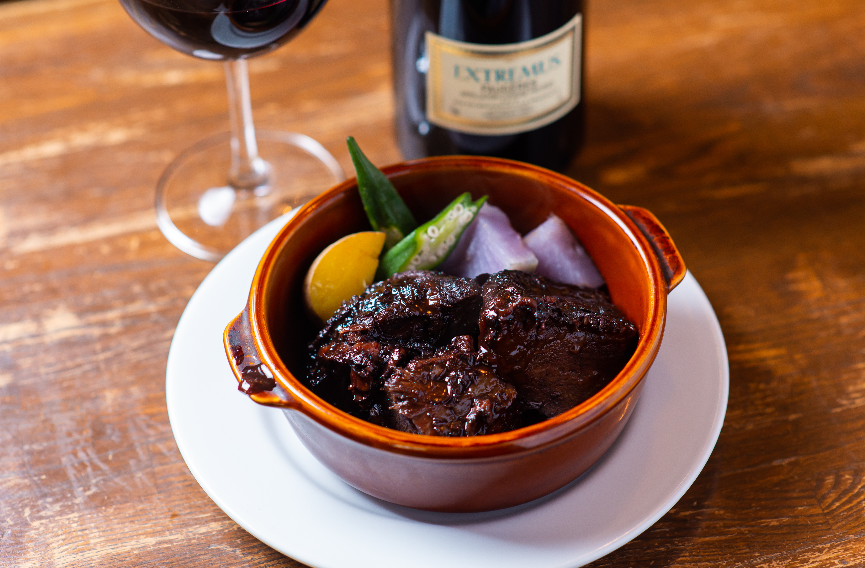 今月一押しのメインディッシュは牛ほほ肉の赤ワイン煮！！